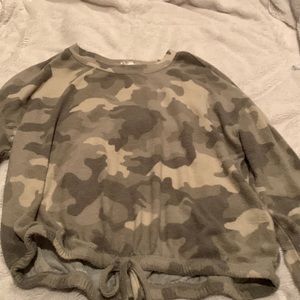 Camo long sleeve crop top